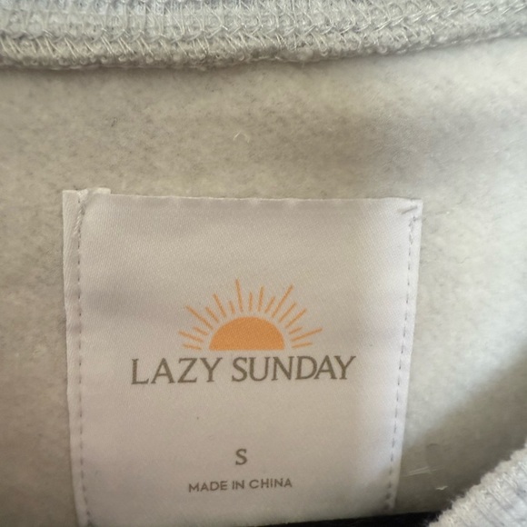 NWT Lazy Sunday “Cape Cod Massachusetts” Gray Fleece Cropped Sweatshirt in Small - Picture 12 of 15